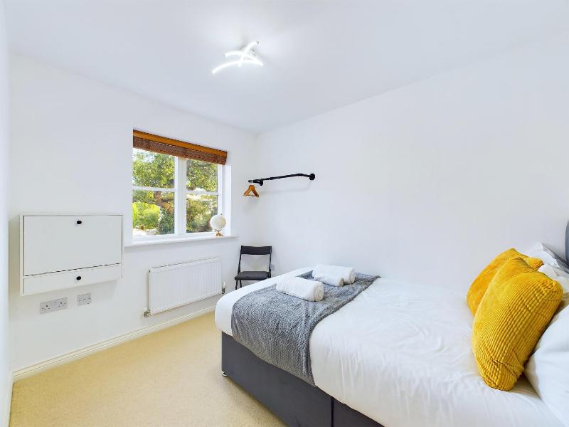 Sotherby Walk by Signature Stays - Townhouse - Parking - Modern - image 31