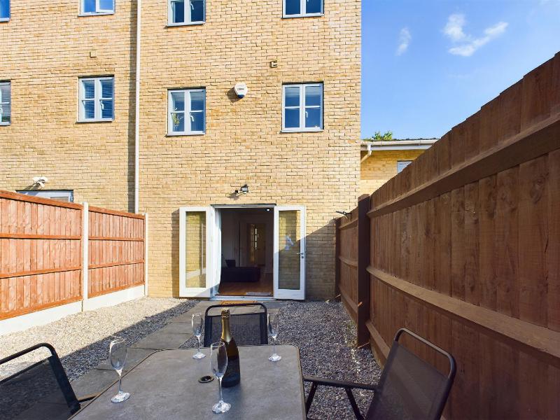 Sotherby Walk by Signature Stays - Townhouse - Parking - Modern - image 16