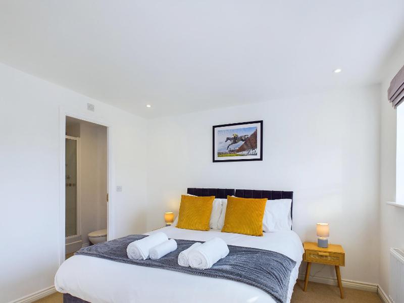 Sotherby Walk by Signature Stays - Townhouse - Parking - Modern - image 23