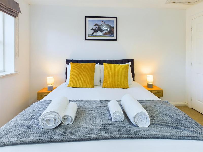 Sotherby Walk by Signature Stays - Townhouse - Parking - Modern - image 12