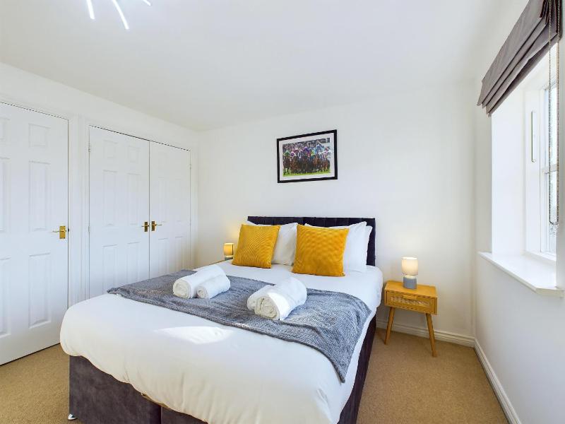 Sotherby Walk by Signature Stays - Townhouse - Parking - Modern - image 2
