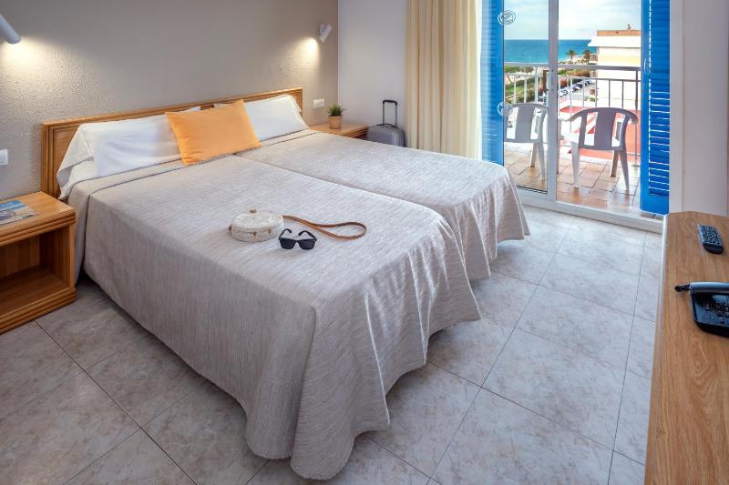 Double Room with Lateral Sea View image 3