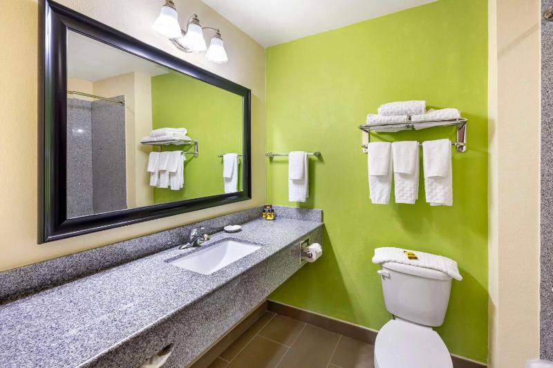 King Rom with Kitchenette image 2