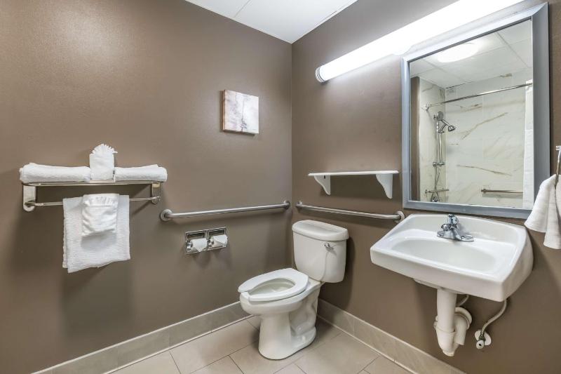 King Room with Bath Tub - Disability Access image 2