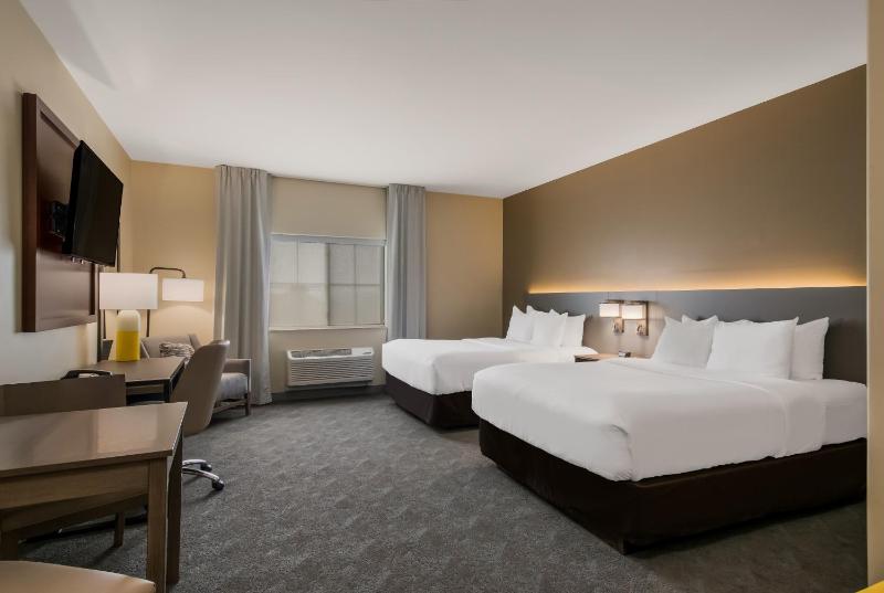 Queen Room with Two Queen Beds - Non-Smoking image 2