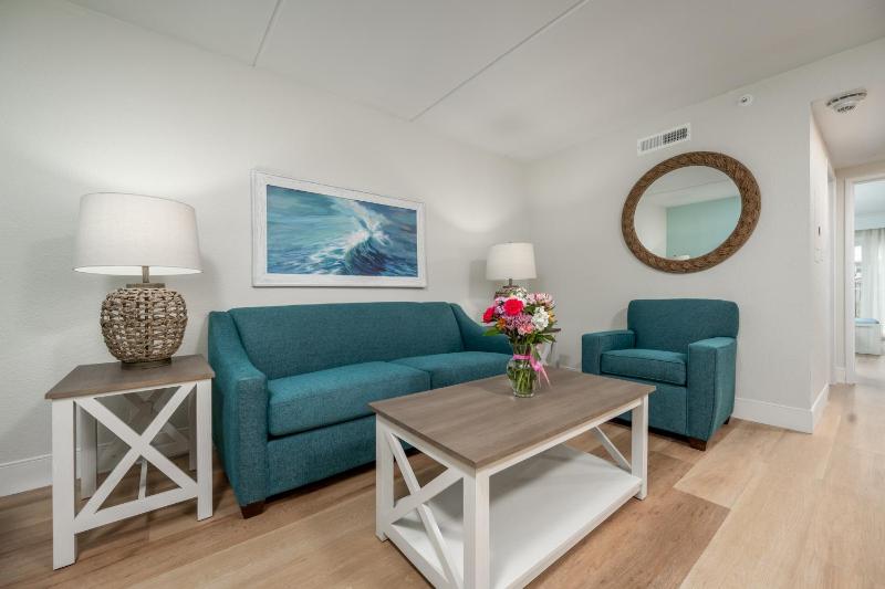 Direct Oceanfront Queen Suite image 2