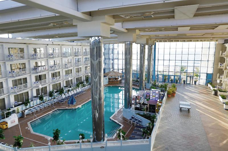 King Suite with Pool View image 2