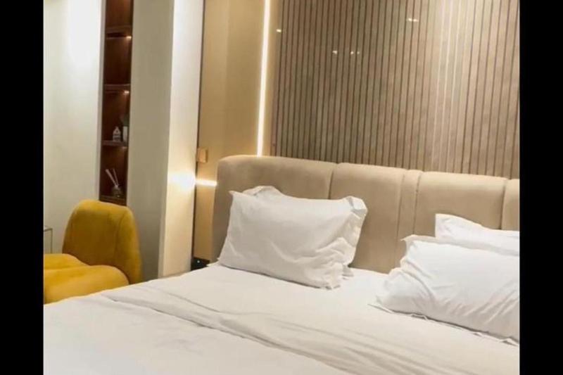 Sleeps 4 with Pool Access - image 13