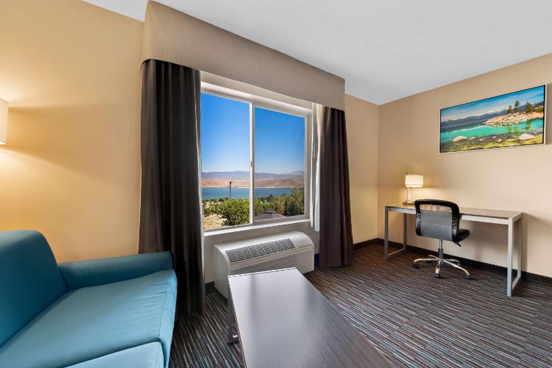 King Room with Lake/Moutain View image 4