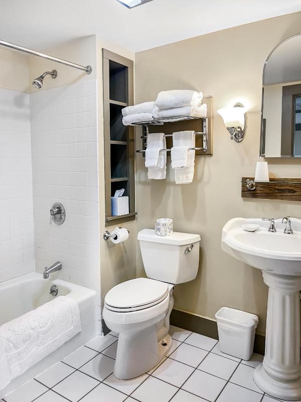 Superior Queen Room image 3