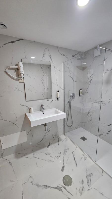 Twin Room image 1