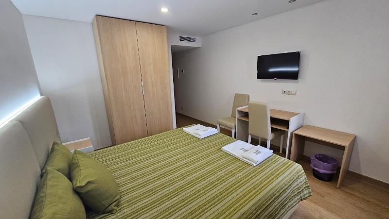 Double Room image 3