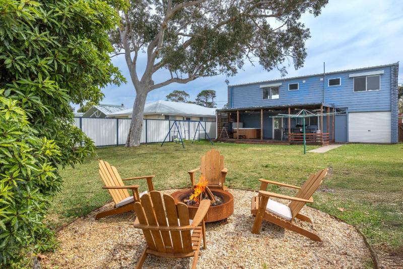 Villa Maris - Pet Friendly with Spa & Fire Pit - image 17