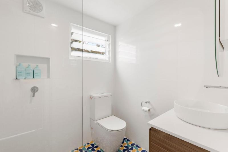 Villa Maris - Pet Friendly with Spa & Fire Pit - image 25