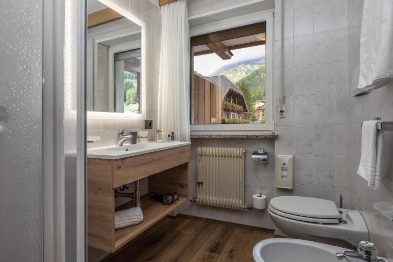 Single Room with Balcony image 1