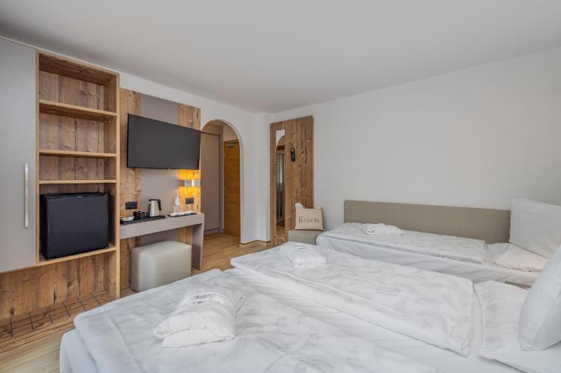 Deluxe Triple Room image 3
