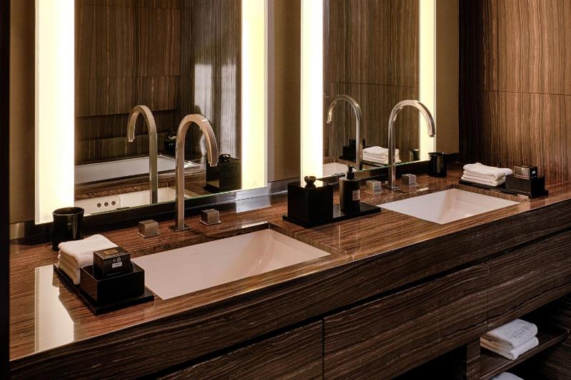 Armani Executive Suite image 1