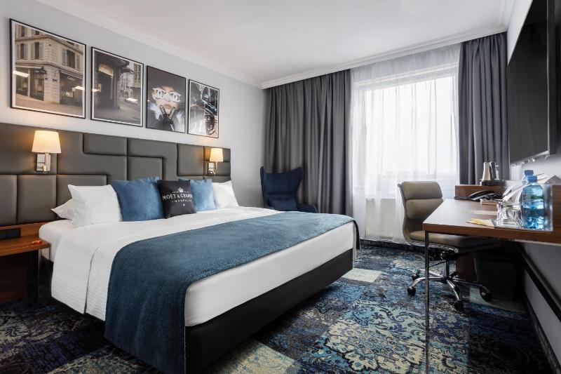 Superior Twin Room image 4