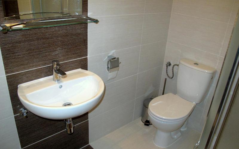 Studio with Extra Bed image 4