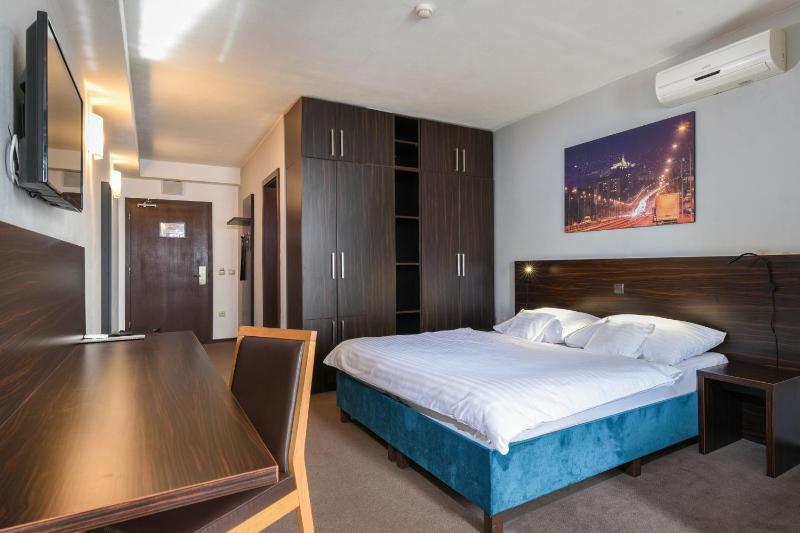 Executive Suite image 4