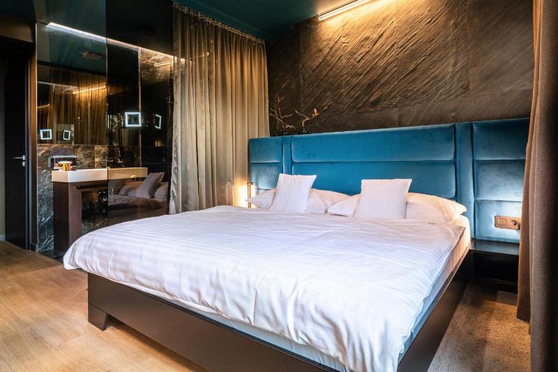 Deluxe Double Room image 4