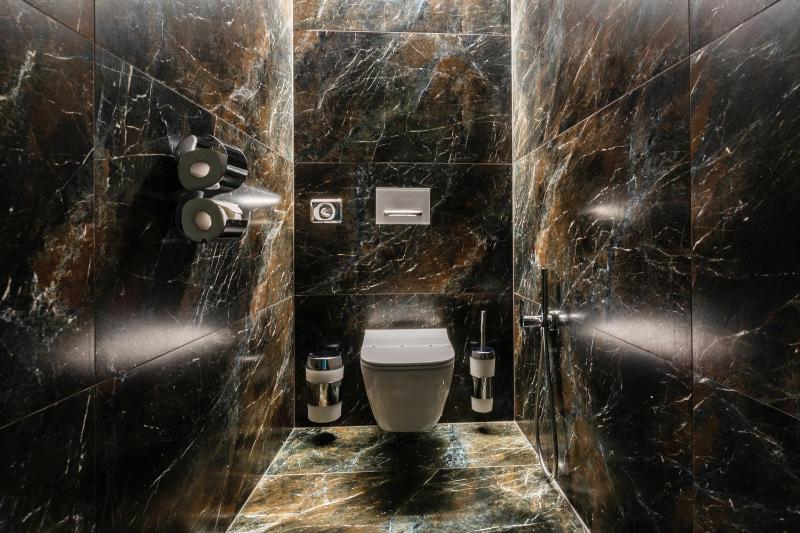 Deluxe Double Room with Bath image 2