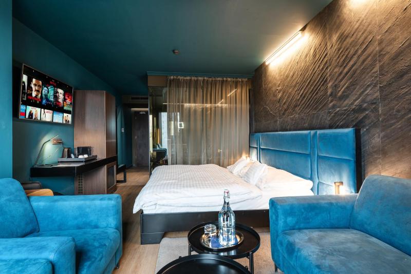 Deluxe Double Room with Bath image 1
