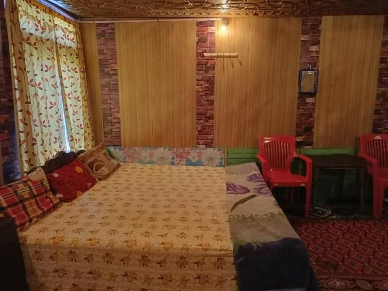 Island homestay in dal lake - image 5