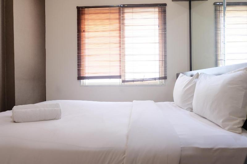Spacious 3BR Combined Unit at Pinewood Apartment By Travelio - image 8