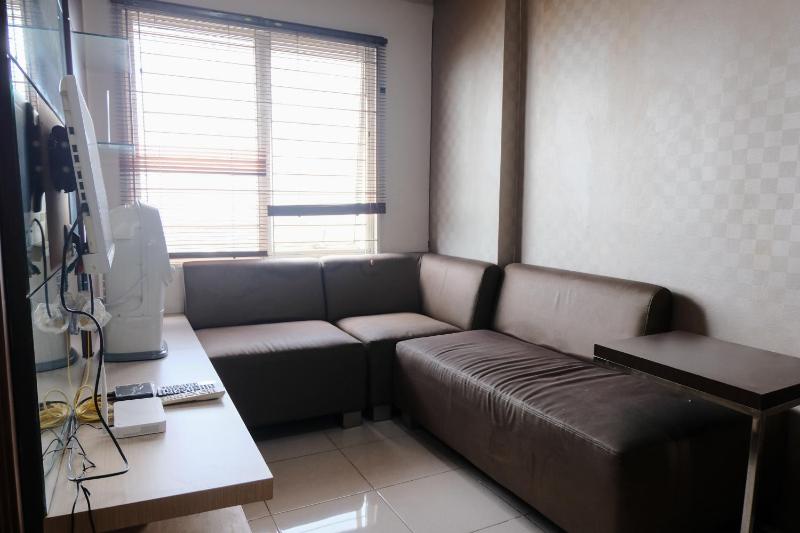 Spacious 3BR Combined Unit at Pinewood Apartment By Travelio - image 4