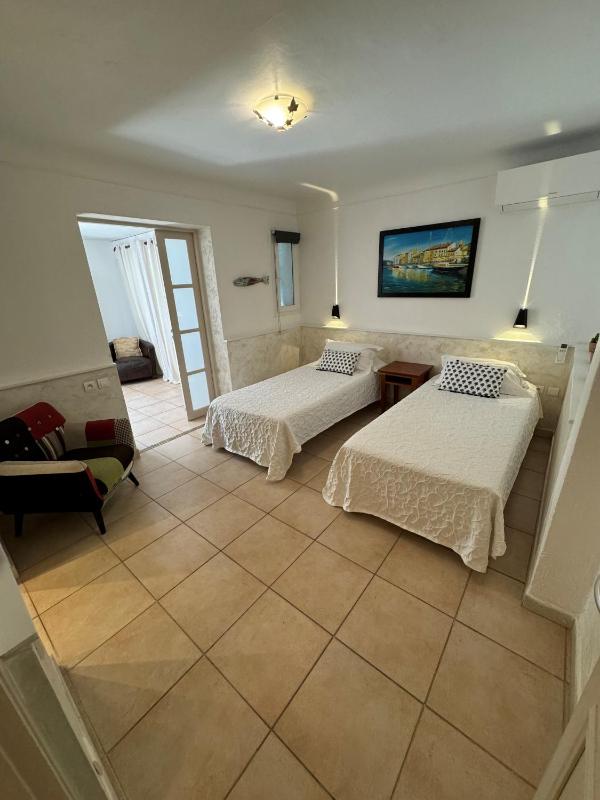 Quadruple Room image 1