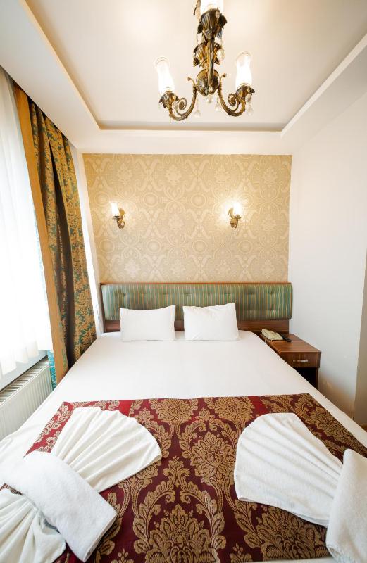 Economy Double Room image 4