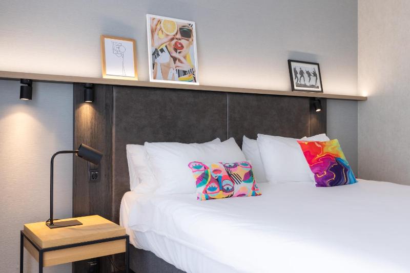 Deluxe Room with Balcony - Top Floor image 2