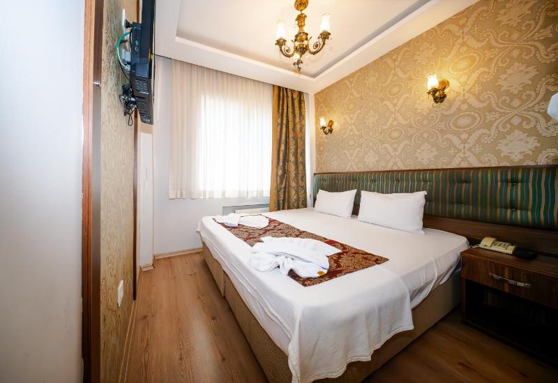 Economy Double Room image 3