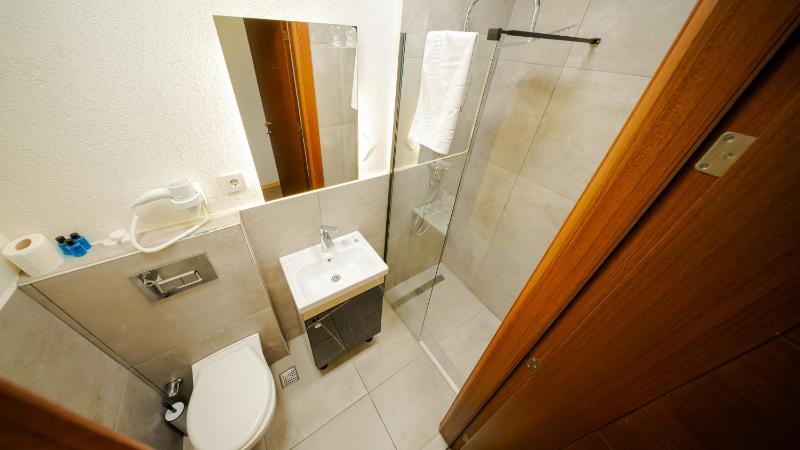 Standard Double or Twin Room image 3