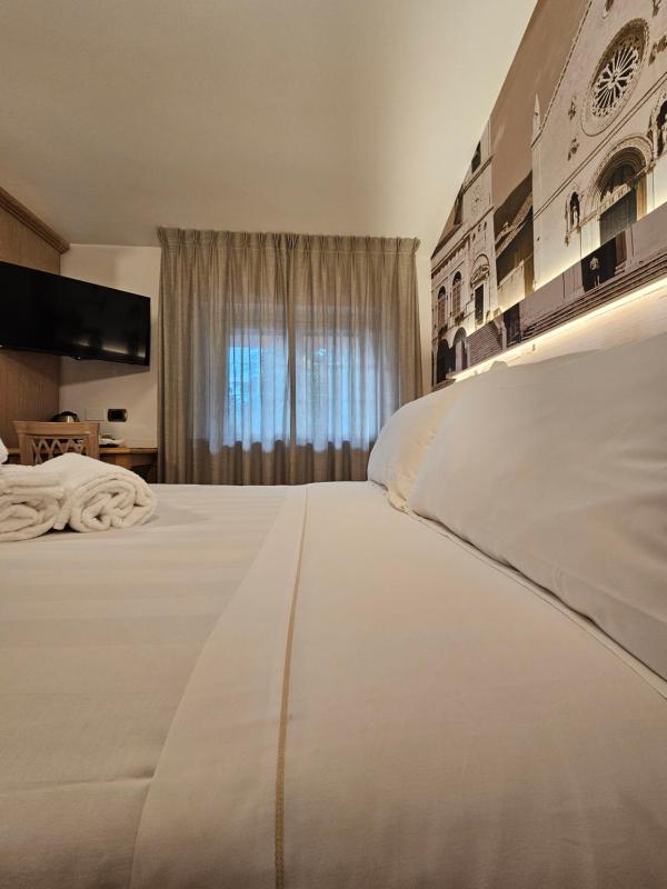 Economy Double Room image 2
