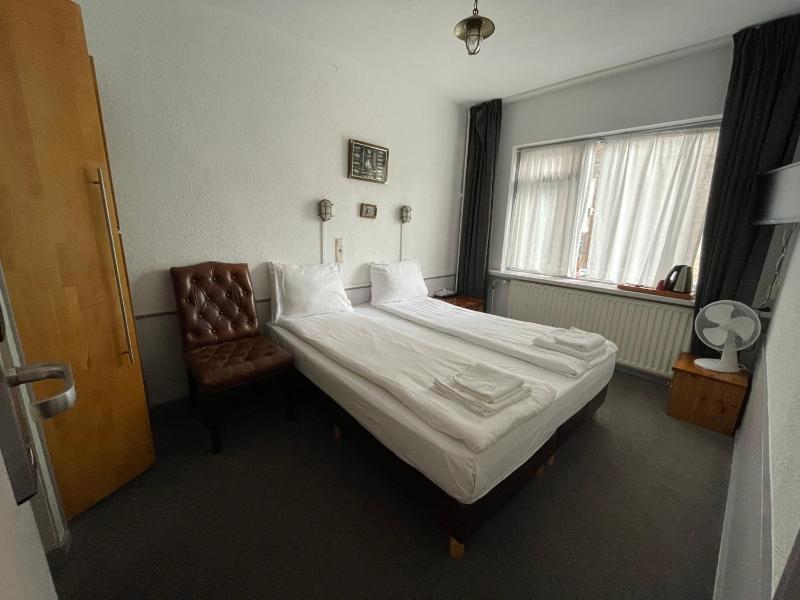 Double Room image 1