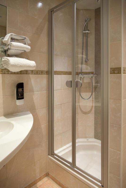 Standard Double or Twin Room image 4