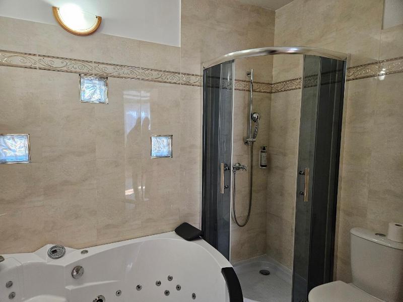 One-Bedroom House image 3
