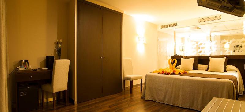 Premium Double with Terrace & Whirlpool image 4