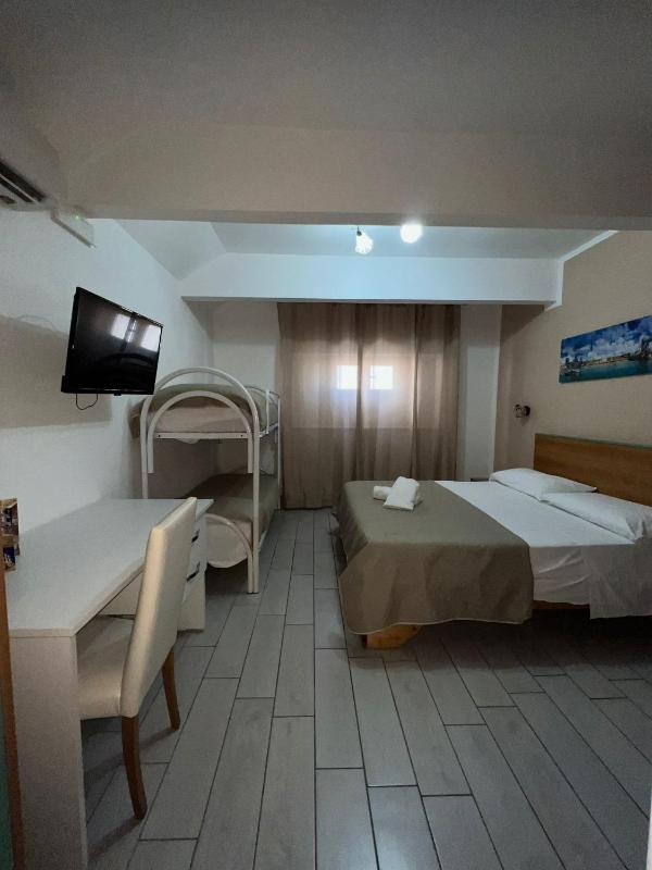 Quadruple Room image 1