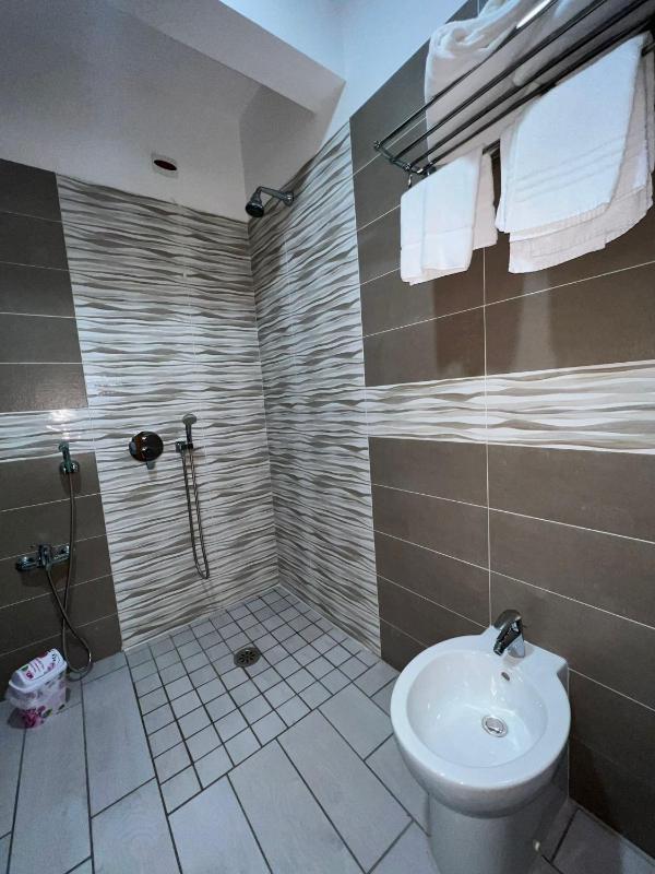 Quadruple Room image 4