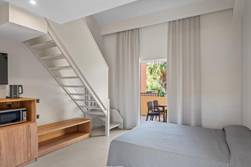 One-Bedroom Apartment image 3