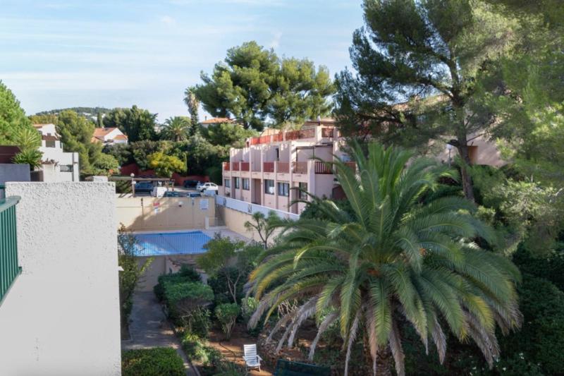 Superb apartment with terrace and private pool - image 8