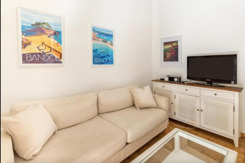 Superb apartment with terrace and private pool - image 10