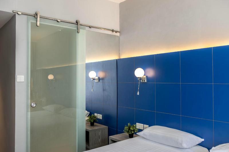 Twin Room image 1