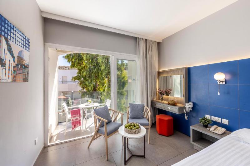 Family Room with Sea View image 2