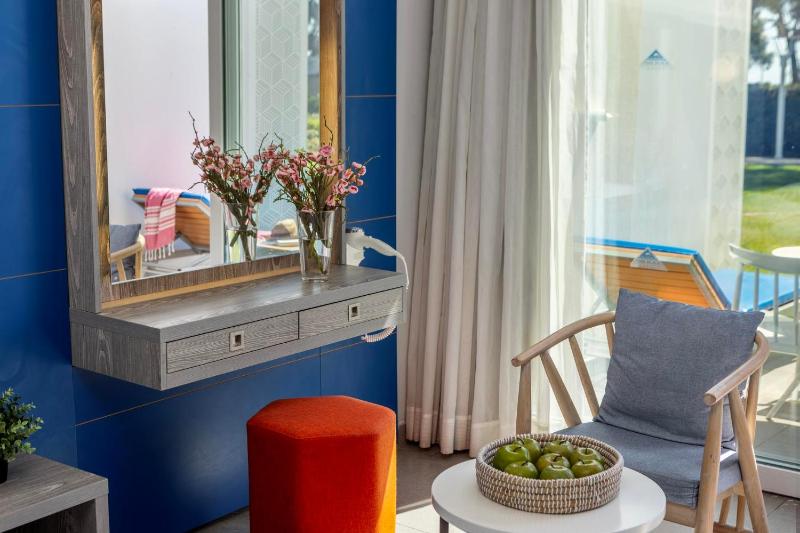 Twin Room with Sea View image 3