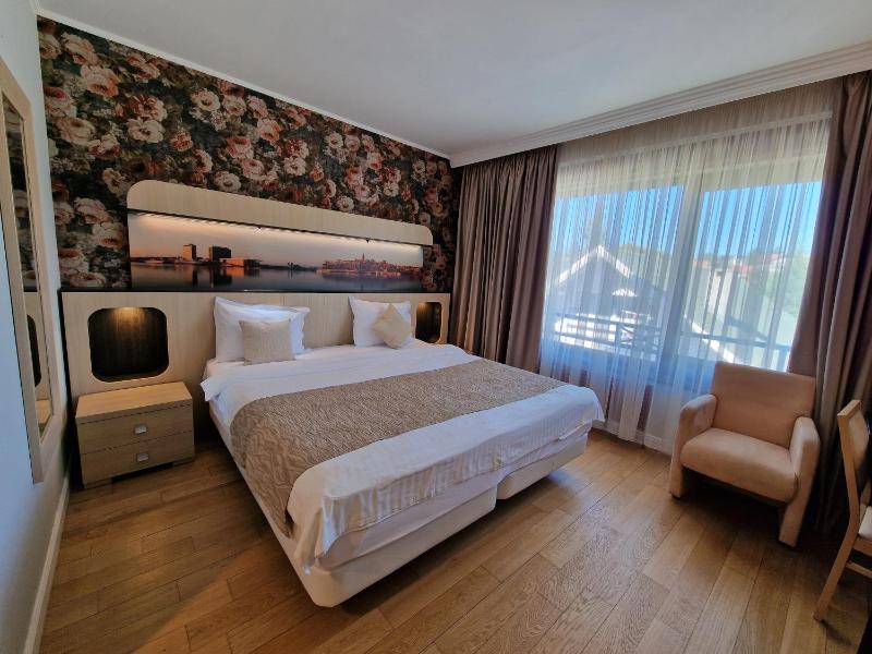 Superior Double Room image 4