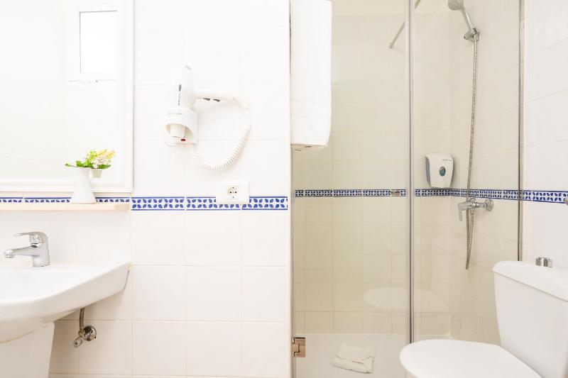 One-Bedroom Apartment Confort (1 Adult) image 2